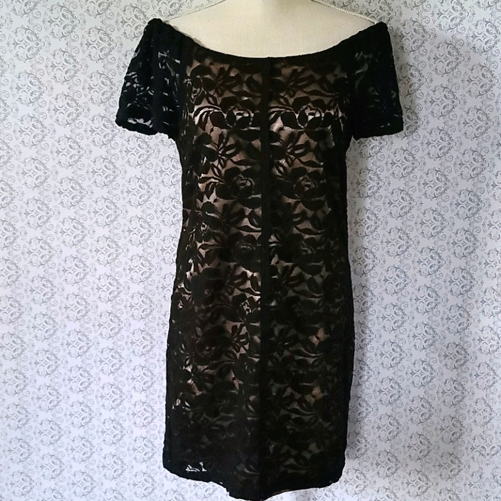 Sunhee off shoulder dress size 8